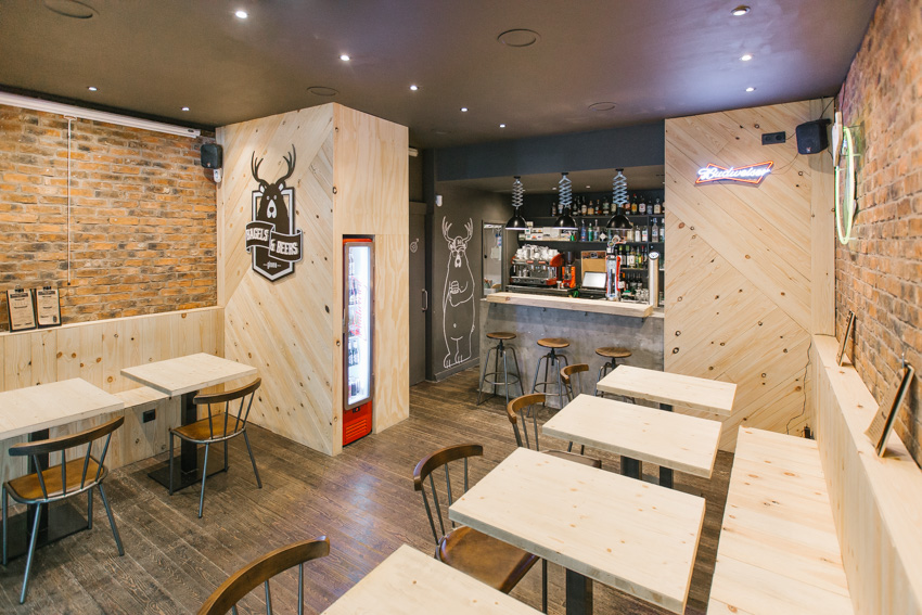 Reforma integral bar taberna bagels & beers, diseño de interiores almedaestudi, Girona Barri Vell