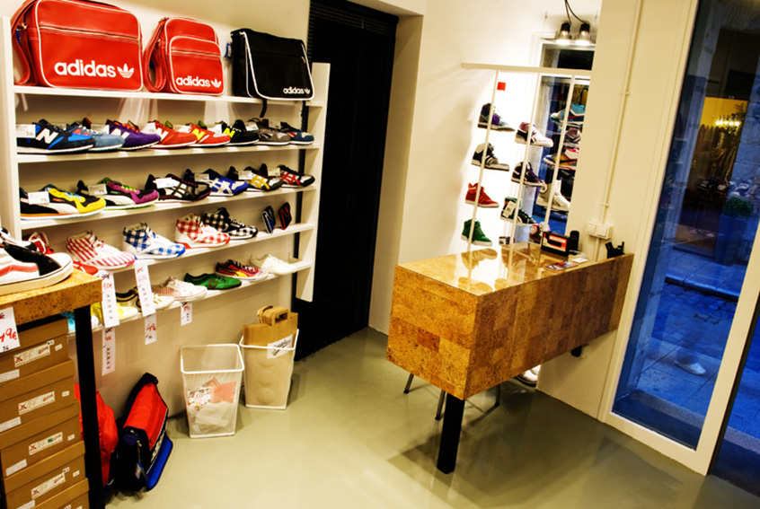 Reforma interiorismo Legend Sneakers, almedaestudi Girona