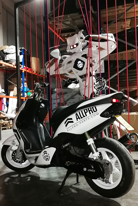 Allpro Motoscoot. Diseño interiores almedaestudi Girona