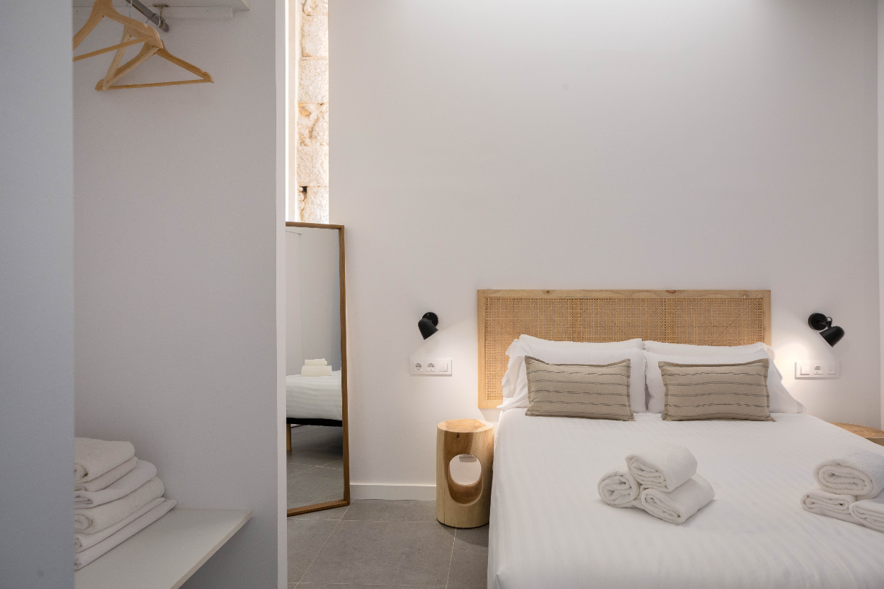 Diseño interiores. Reforma integral apartamentos Barri Vell de Girona carrer de la Barca